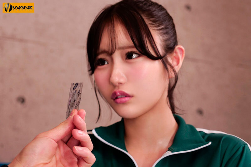 【中出し】 コンドームが破れてまさかの生ハメ！超加速するピストンで何度...