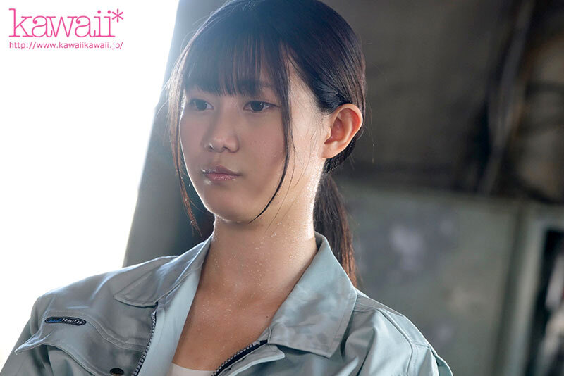 【中出し】 人見知りで人付き合いが苦手な女子工員と油臭い中年オヤジが帰...