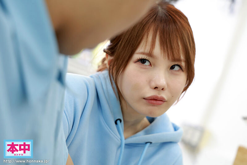 【中出し】 「5分だけなら浮気じゃないモン」深夜バイトするボクを誘惑し...