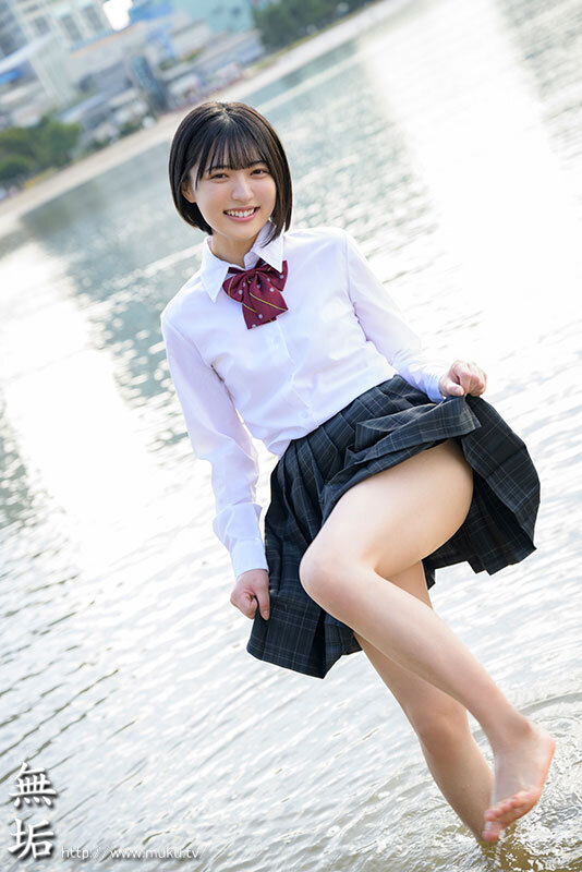 【中出し】 背伸びざかりの制服少女は修学旅行を抜け出してパパ世代おじさ...