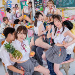 【中出し】 「超新鮮！もぎたて女子○生はいかが？」学園祭の模擬店で女子○生と相席出来るフルーツパーラーがオープン！たわわに実ったピチピチ女子○生がお客の膝の上に乗ってくれる相席システム！制服のあちこちにジッパーが付けられ自由に開け閉めOK！手を入れたり…触ったり… 『FANZA』