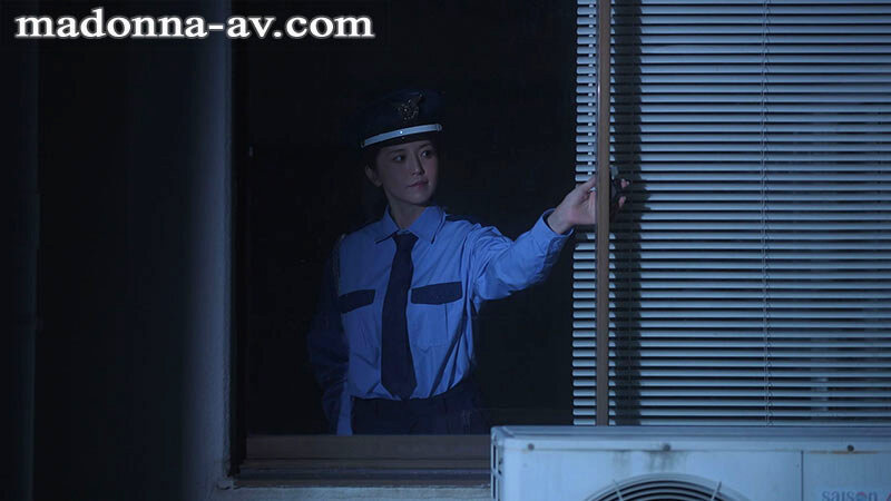 【中出し】 夜間警備の巡回中、潜んでいた不法侵入者たちに滅茶苦茶に輪●...