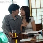 【中出し】 汗ほとばしる人妻の圧倒的な腰振りで、僕は一度も腰を動かさずに中出ししてしまった。 神宮寺ナオ 『FANZA』