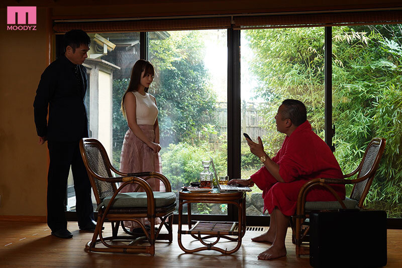 【中出し】 母の治療費を稼ぐため、僕の大好きなカノジョが怪しい資産家オ...