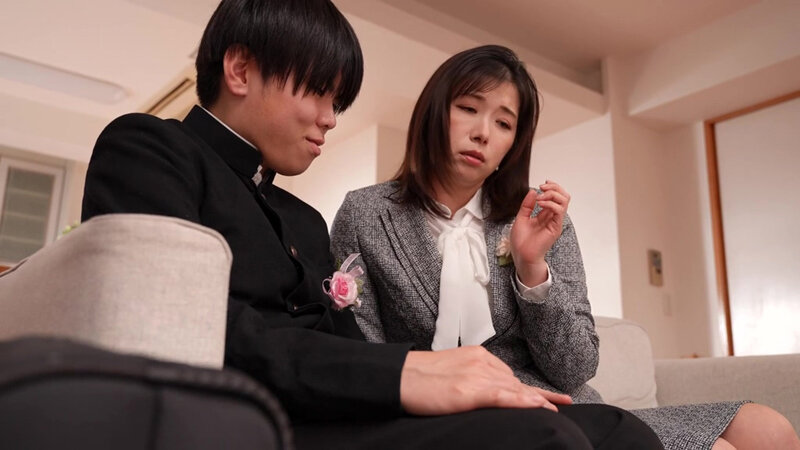 【中出し】 愛する息子の卒業記念に筆おろし 『FANZA』