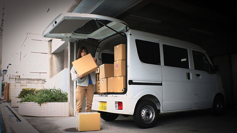 【中出し】 配送ドライバーを自宅に引き込んで理解らせてヤリました。 『...