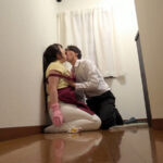 【中出し】 我慢できない…玄関セックス 扉一枚隔てた向こうは外。ムチムチの家政婦にセクハラ 玉木くるみ 『FANZA』