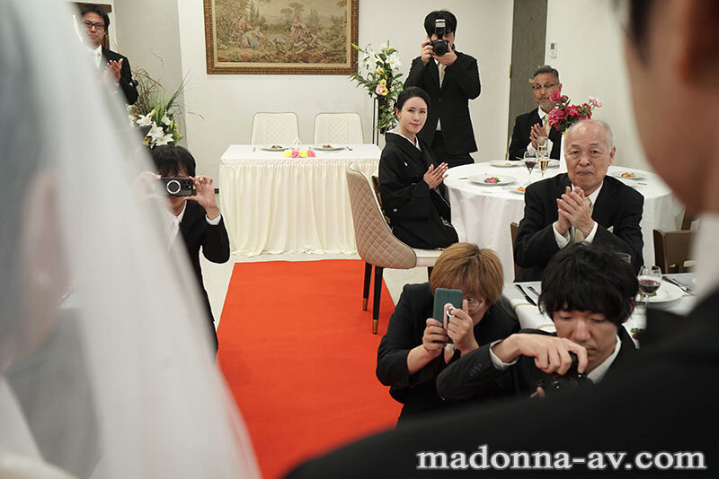 【中出し】 娘の幸せを見届けながら…。披露宴で娘婿に犯●れた母 水野優...