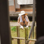 【中出し】 草むしりしているお隣の美人ママさんとじっとり汗だくセックスしまくった思い出の夏の日…。 糸矢めい 『FANZA』