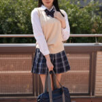 【中出し】 平日の学校帰りに暇そうにしているJ●に声かけ 家に連れて帰ってコスプレさせて生中ハメ撮り バイトさぼってネ●フリ見ようと誘ったら、意外と食いついてきたからファーストタッチから性欲爆発イキ窒息 高身長スリム巨乳Hカップ 普通に地味だけど、性欲モンスター 『FANZA』