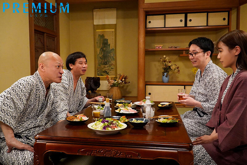 【中出し】 孕ませ部屋と化した出張先の温泉宿― 取引先の強欲オヤジ達の...