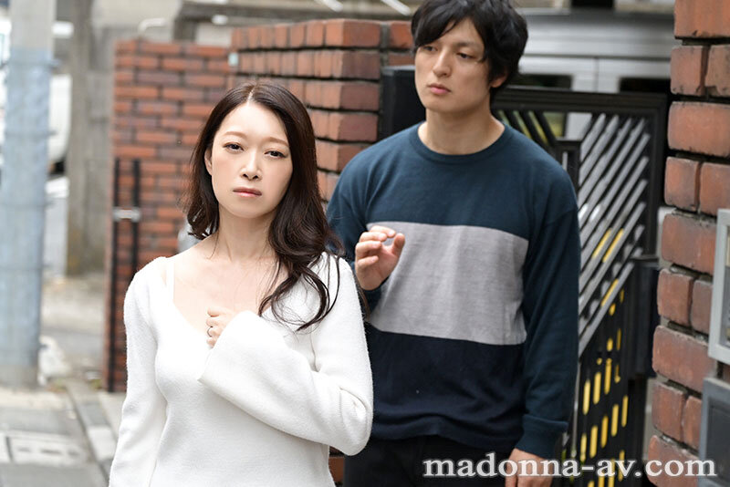 【中出し】 家族皆が巣立った実家で、 母と過ごす近親相姦の日々―。 三...