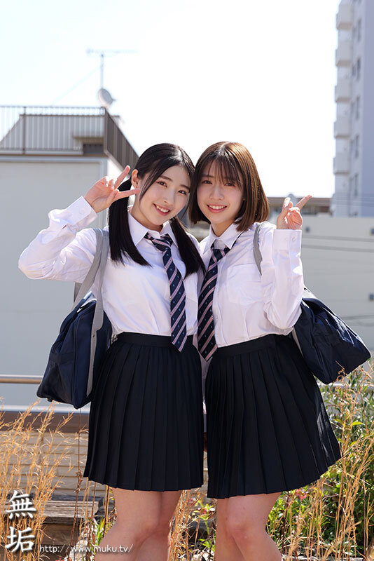 【中出し】 仲良し美少女2人組の間に挟まりたい。変態オジサン参上。 2...
