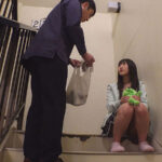 【中出し】 限界中年男と放置子ワンルーム誘拐中出し 芦田希空 『FANZA』