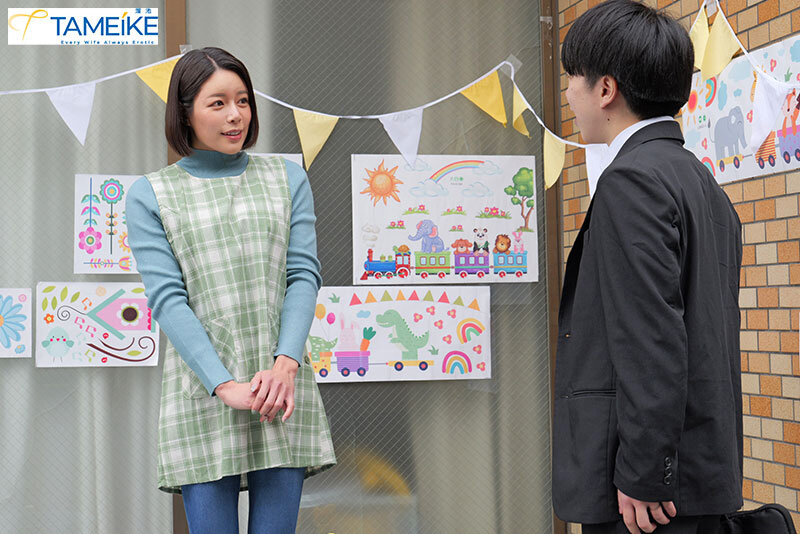 【中出し】 2人目を妊娠した妻が里帰りしている間、長男が通う保育園の先...