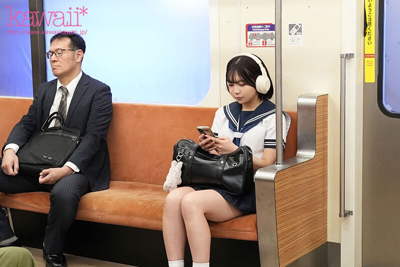 【中出し】 終電で寝過ごした女子学生は駅員に車両痴●され始発まで抜かず...