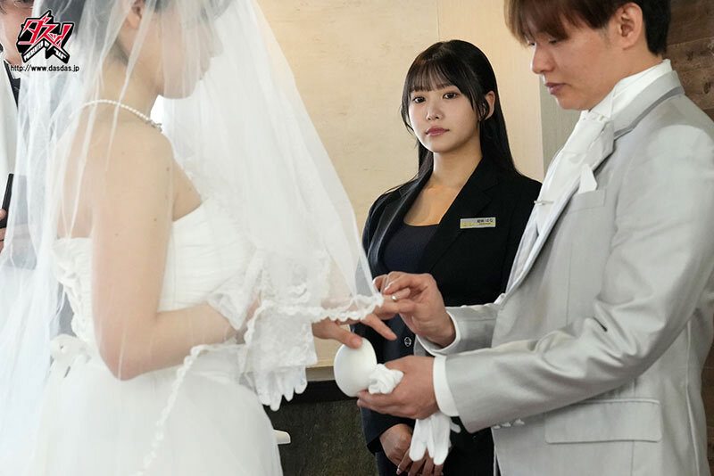 【中出し】 【人生で最も特別な日ーそれは結婚式─】新婦の目を盗んで、何...