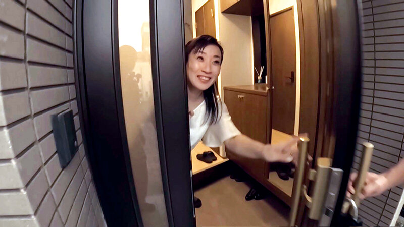 【中出し】 夫と子の居ぬ間に自宅訪問し奥さんをやりたい放題メチャクチャ...