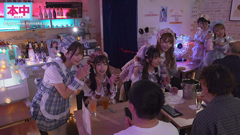 【中出し】 推したらヤレるコンカフェ 3組のコンビが太客の僕を中出し誘...