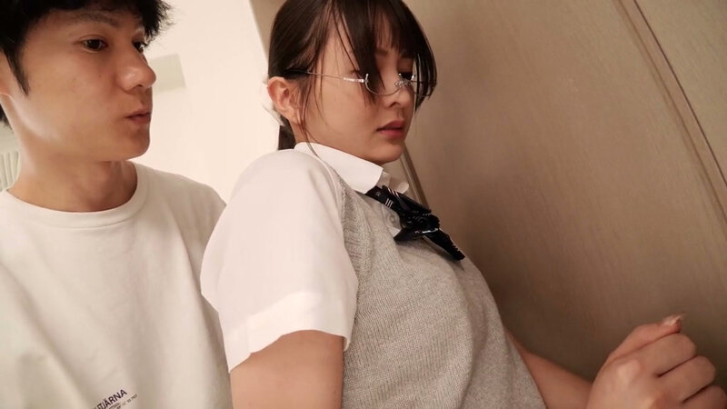 【中出し】 【4K】「すぐにイっちゃうマ○コでごめんなさい」学校では真...